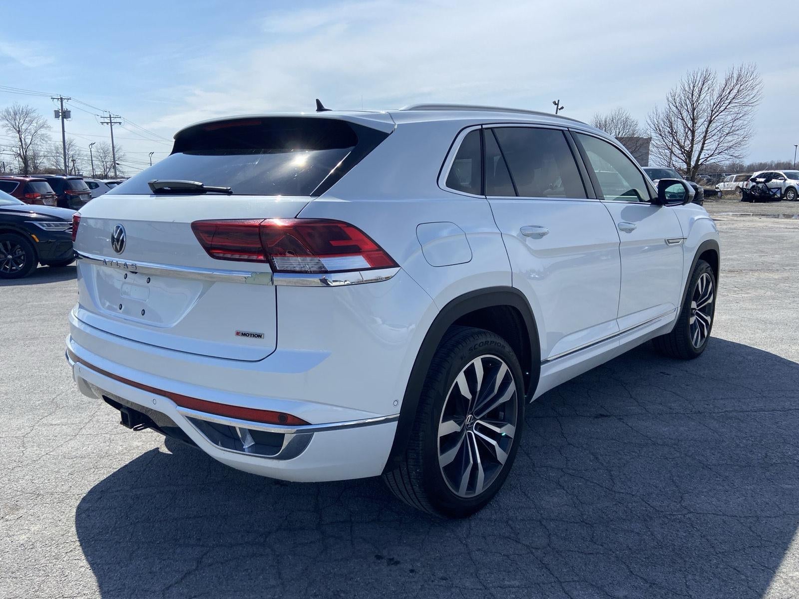 2022 Volkswagen Atlas Cross Sport 3.6L V6 SEL Premium R-Line