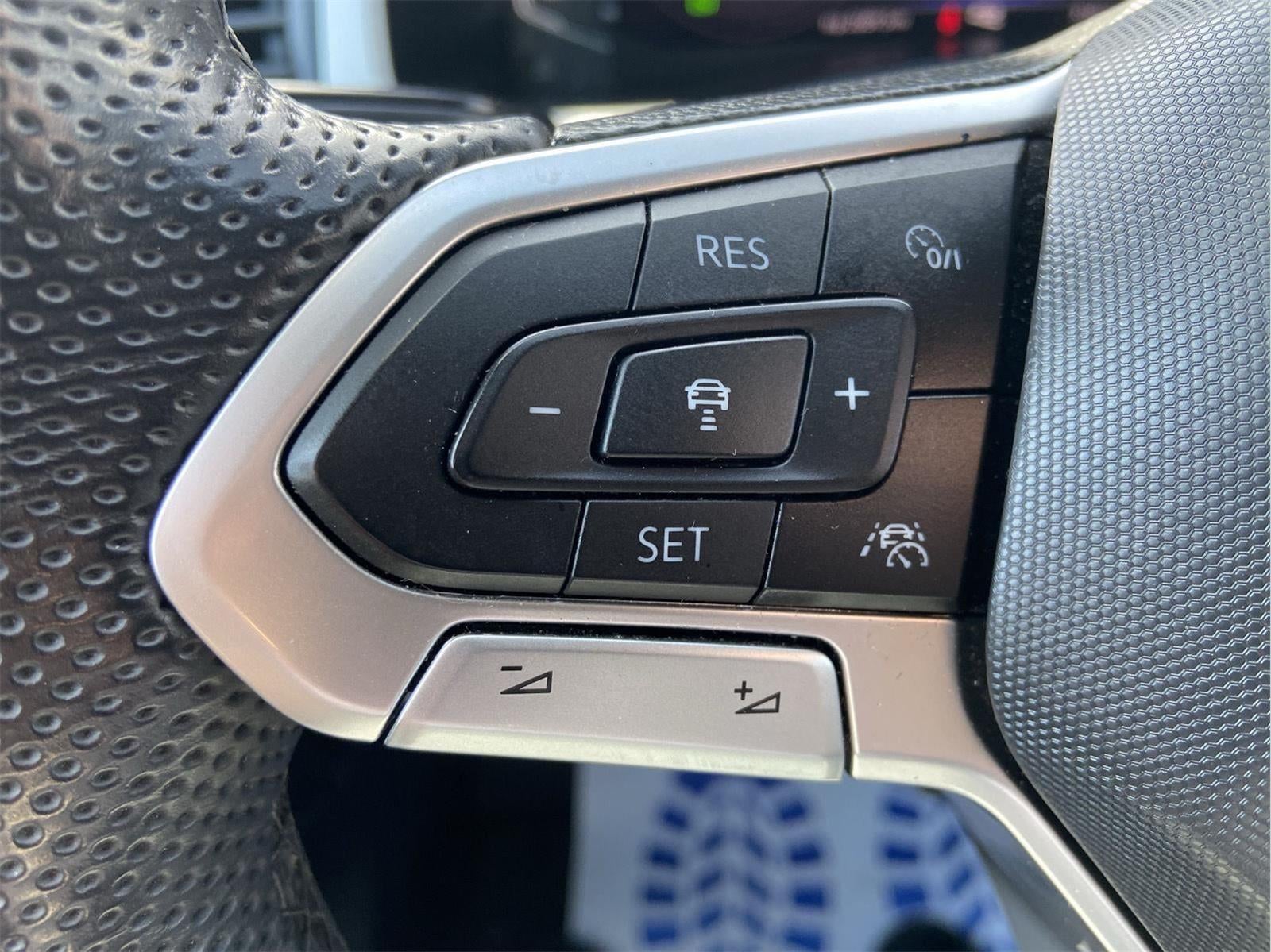 2022 Volkswagen Atlas Cross Sport 3.6L V6 SEL Premium R-Line