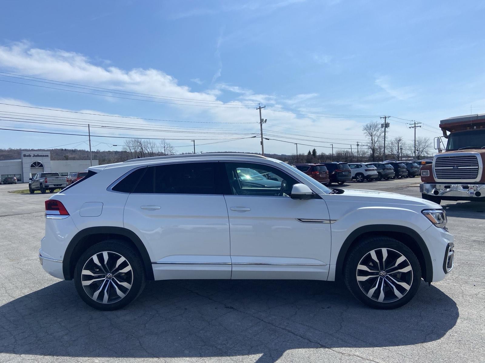 2022 Volkswagen Atlas Cross Sport 3.6L V6 SEL Premium R-Line