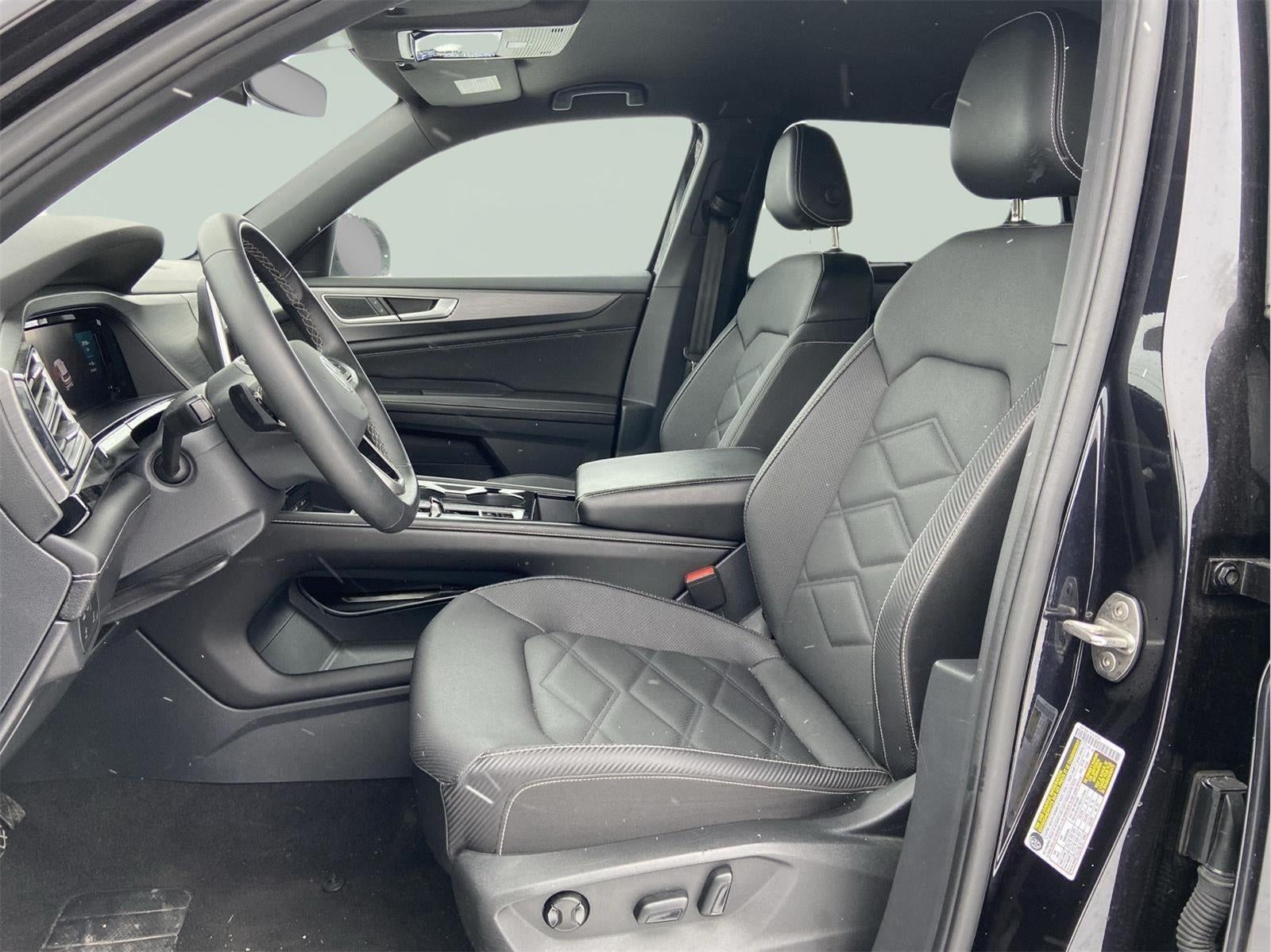 2024 Volkswagen Atlas Cross Sport 2.0T SE w/Technology