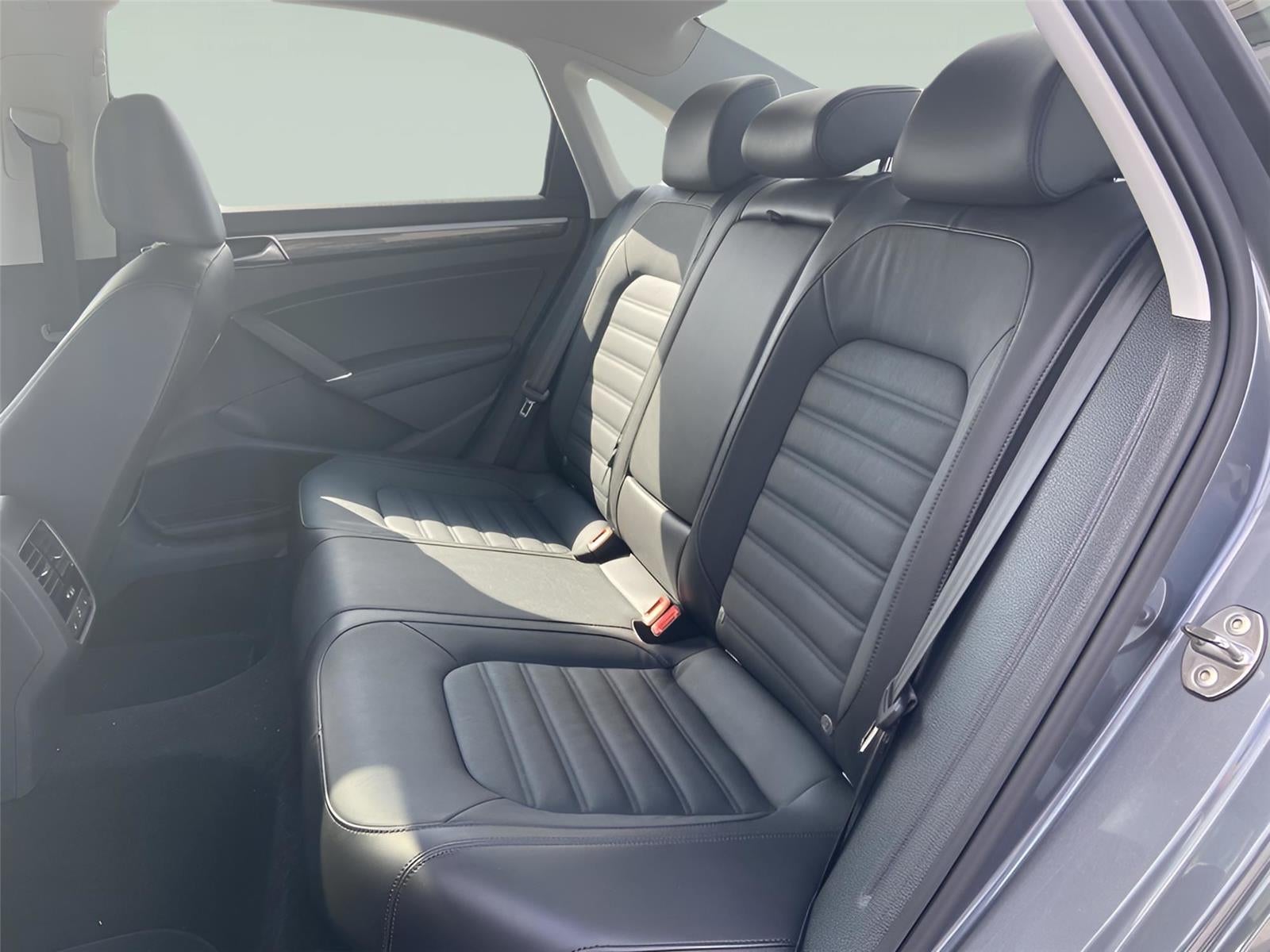 2018 Volkswagen Passat 2.0T SEL Premium