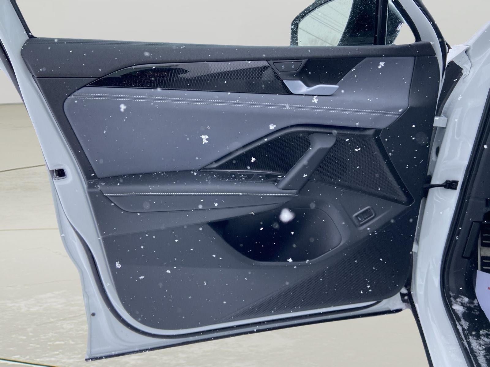 2025 Volkswagen Tiguan SE R-Line Black