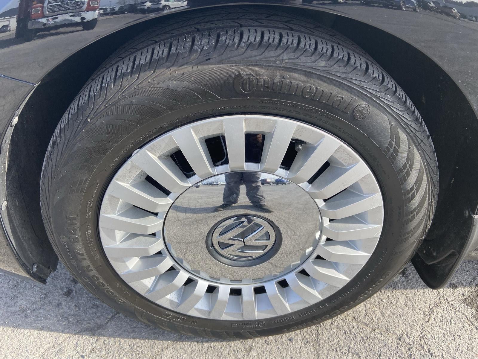 2013 Volkswagen Beetle 2.5L w/Sun