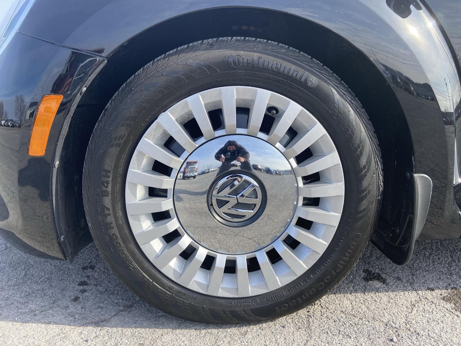 2013 Volkswagen Beetle 2.5L w/Sun