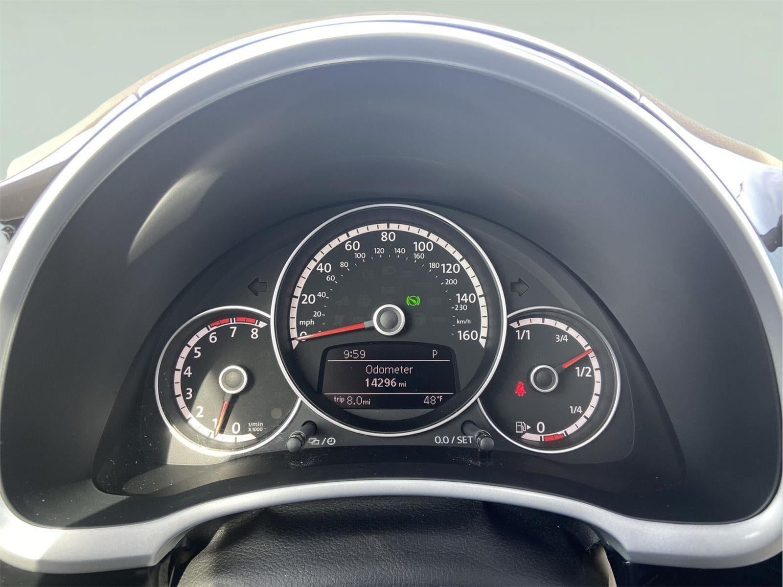 2013 Volkswagen Beetle 2.5L w/Sun