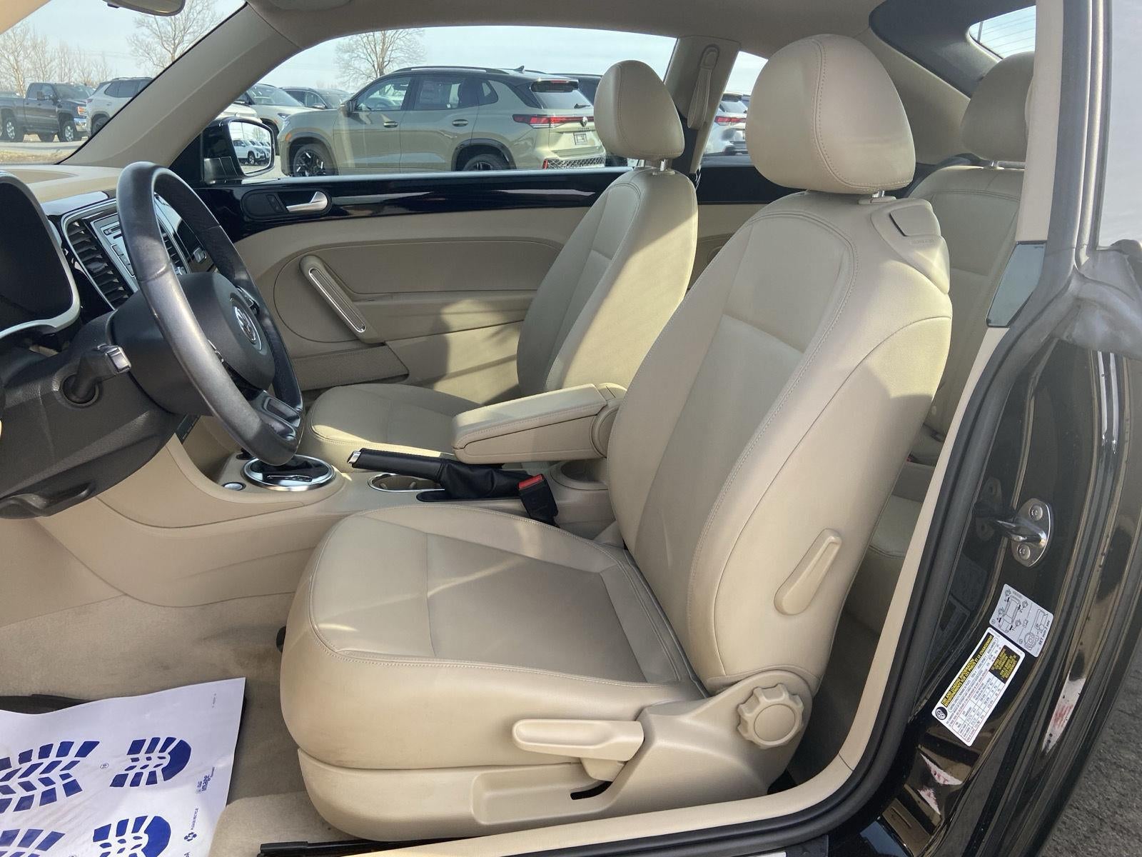 2013 Volkswagen Beetle 2.5L w/Sun