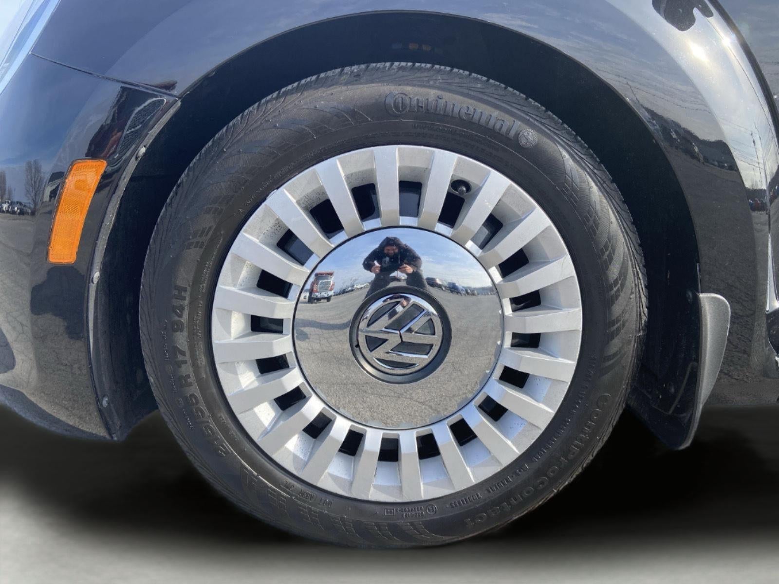 2013 Volkswagen Beetle 2.5L w/Sun