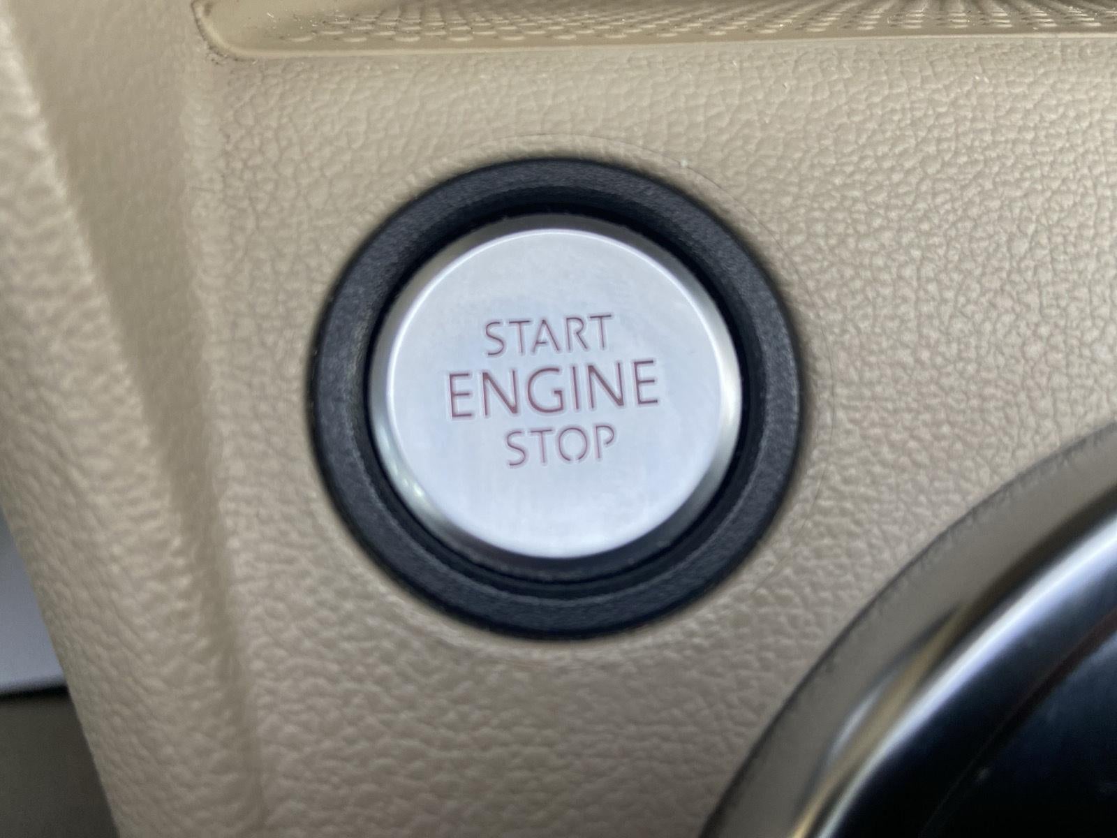 2013 Volkswagen Beetle 2.5L w/Sun