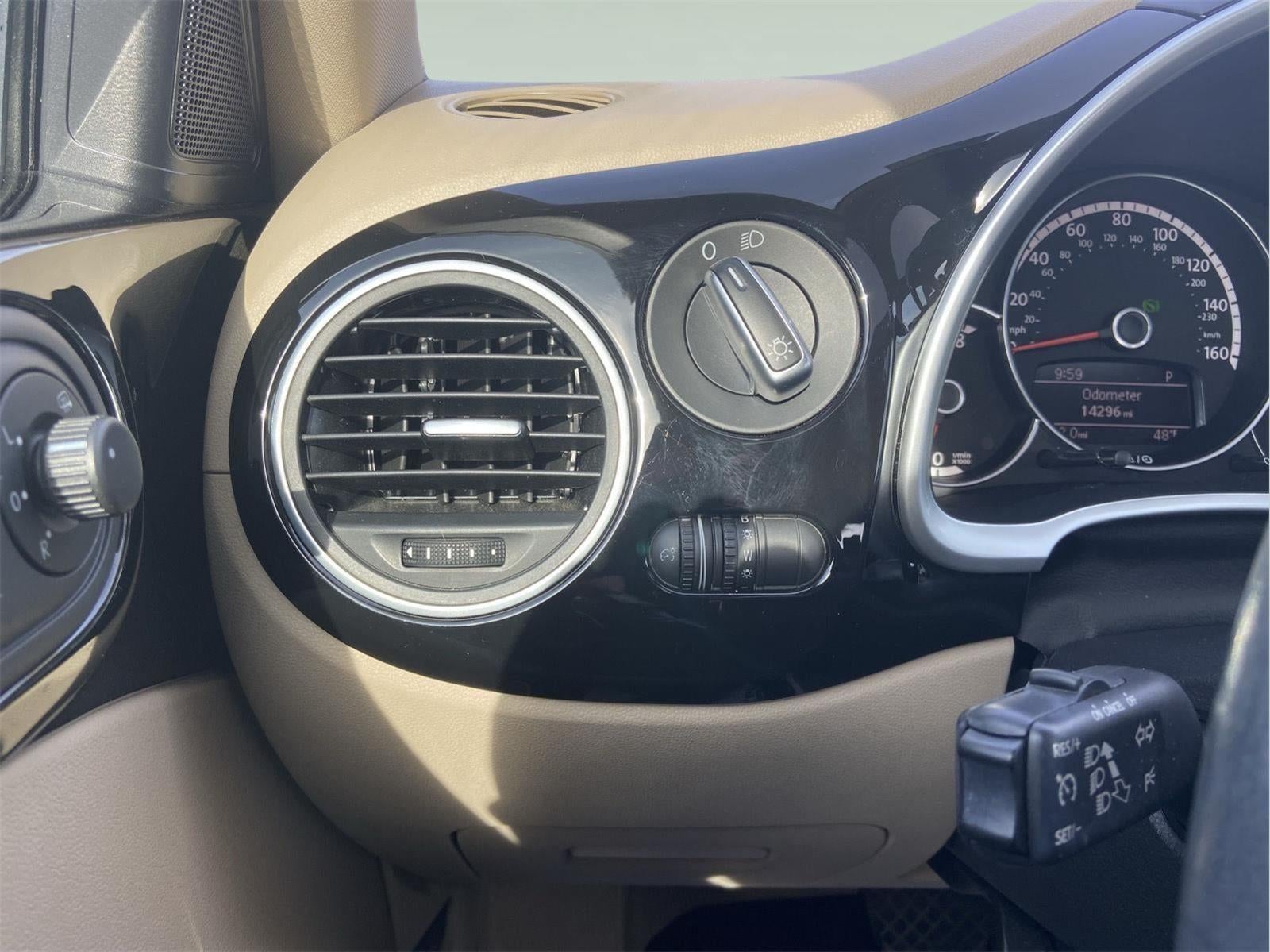 2013 Volkswagen Beetle 2.5L w/Sun