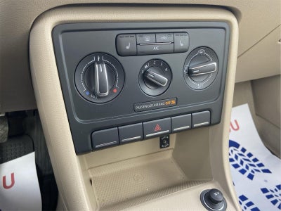 2013 Volkswagen Beetle 2.5L w/Sun