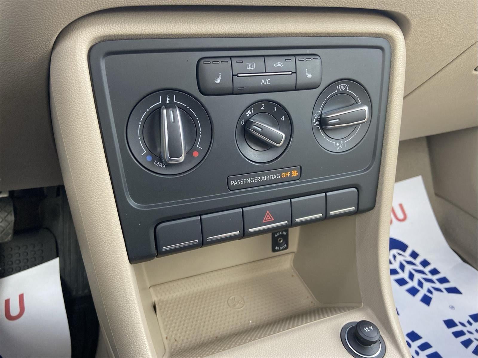 2013 Volkswagen Beetle 2.5L w/Sun