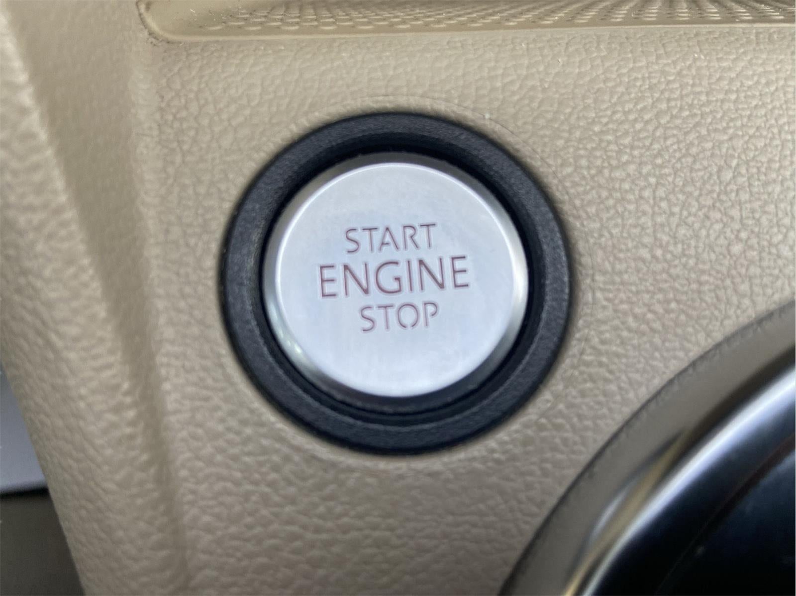 2013 Volkswagen Beetle 2.5L w/Sun