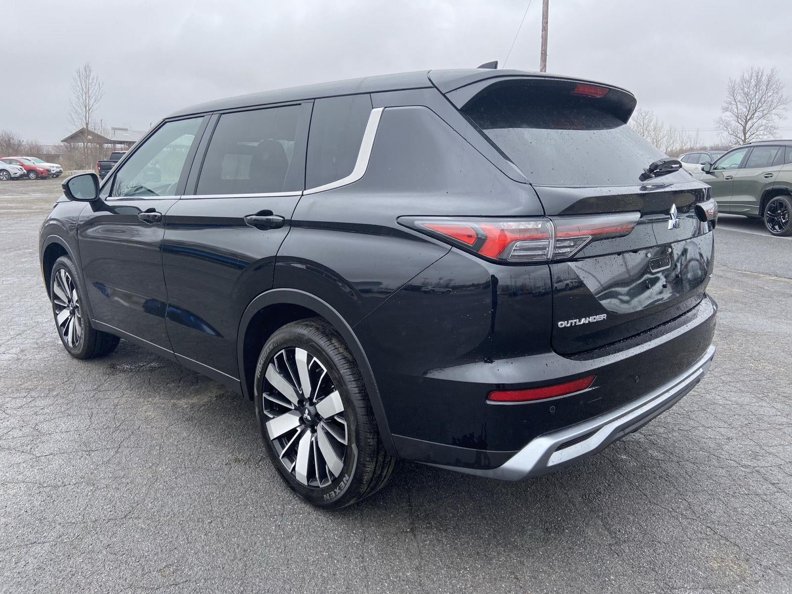 2025 Mitsubishi Outlander SE