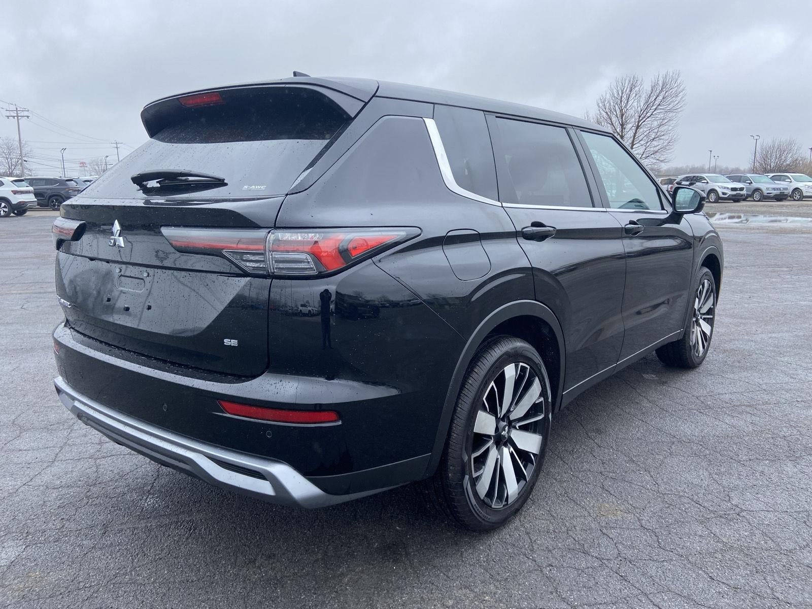 2025 Mitsubishi Outlander SE