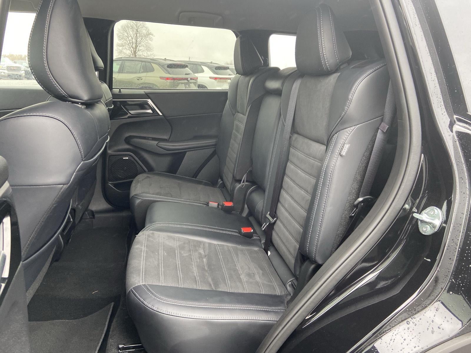 2025 Mitsubishi Outlander SE