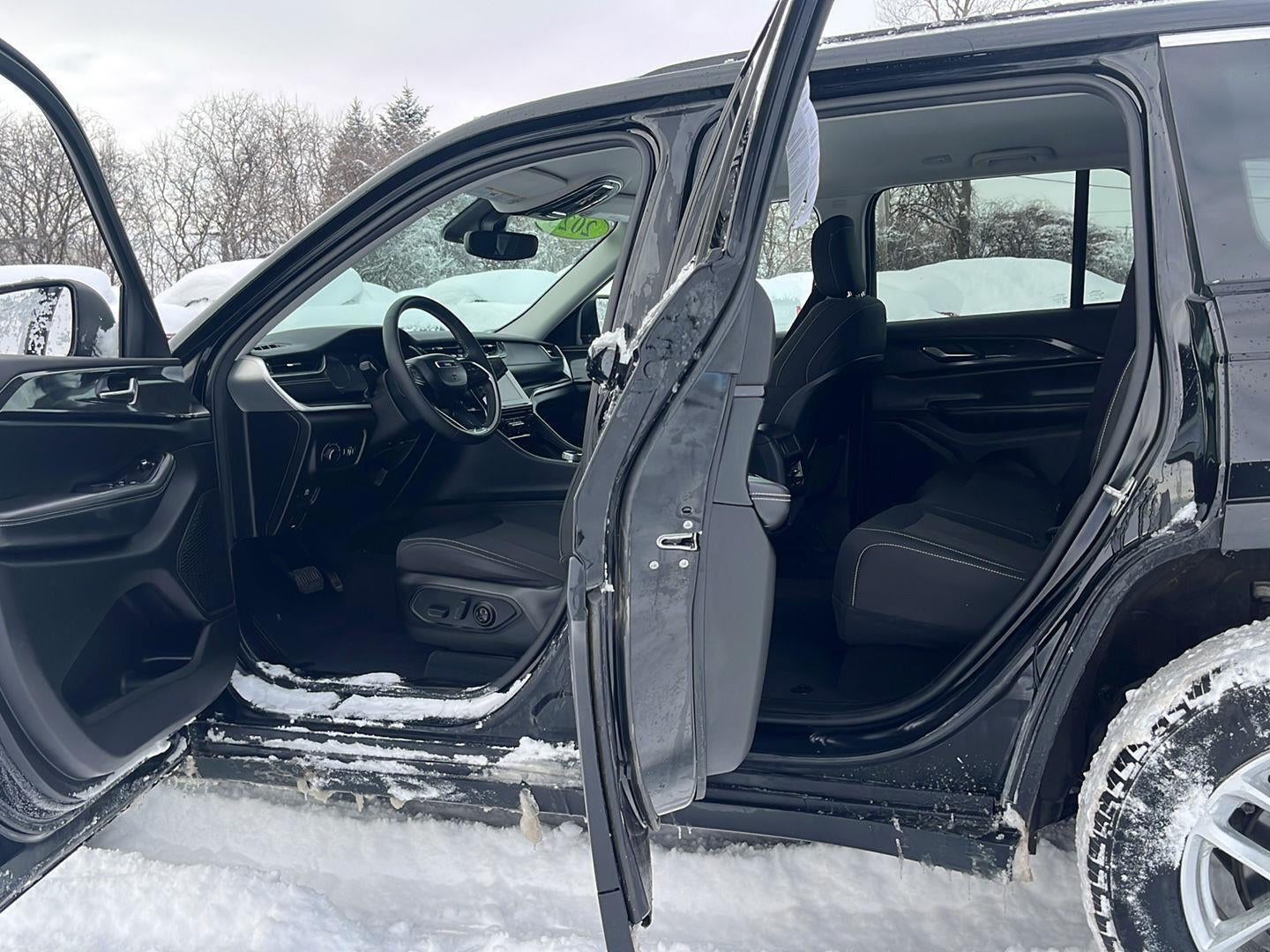 2023 Jeep Grand Cherokee Laredo