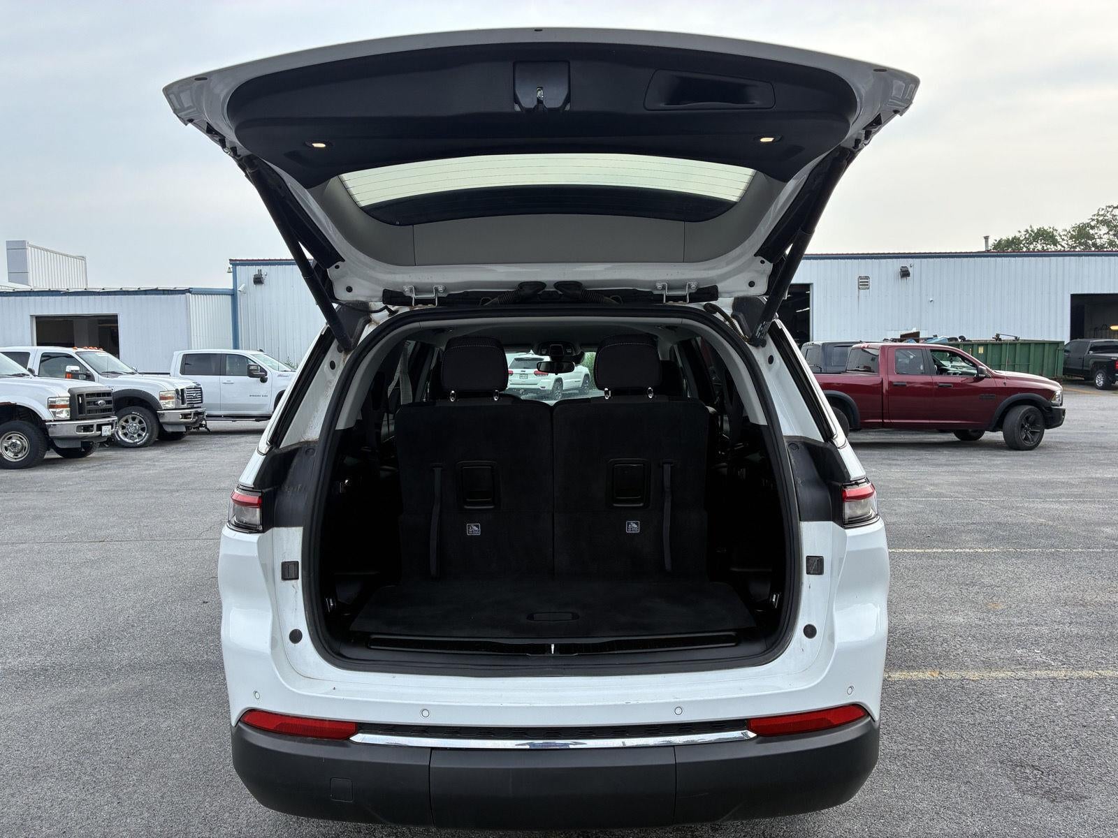 2023 Jeep Grand Cherokee L Laredo