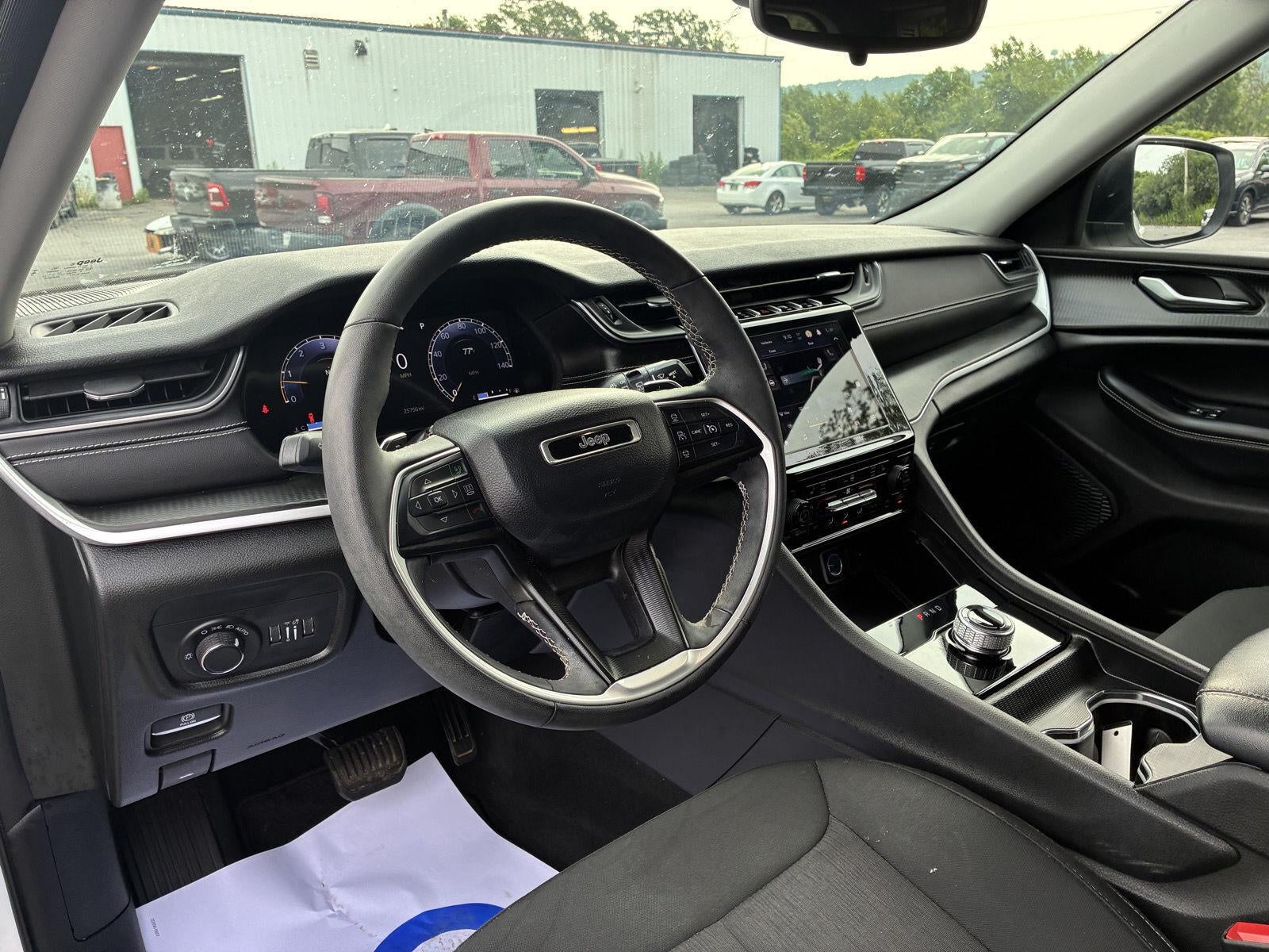 2023 Jeep Grand Cherokee L Laredo