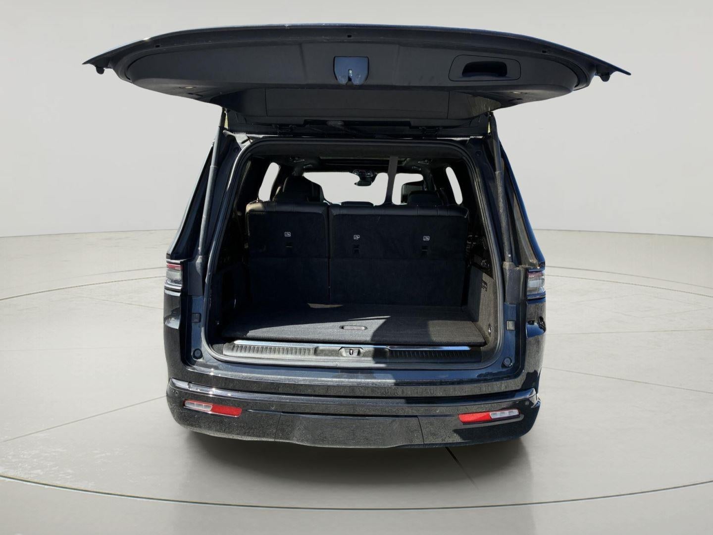 2022 Jeep Grand Wagoneer Series II Obsidian