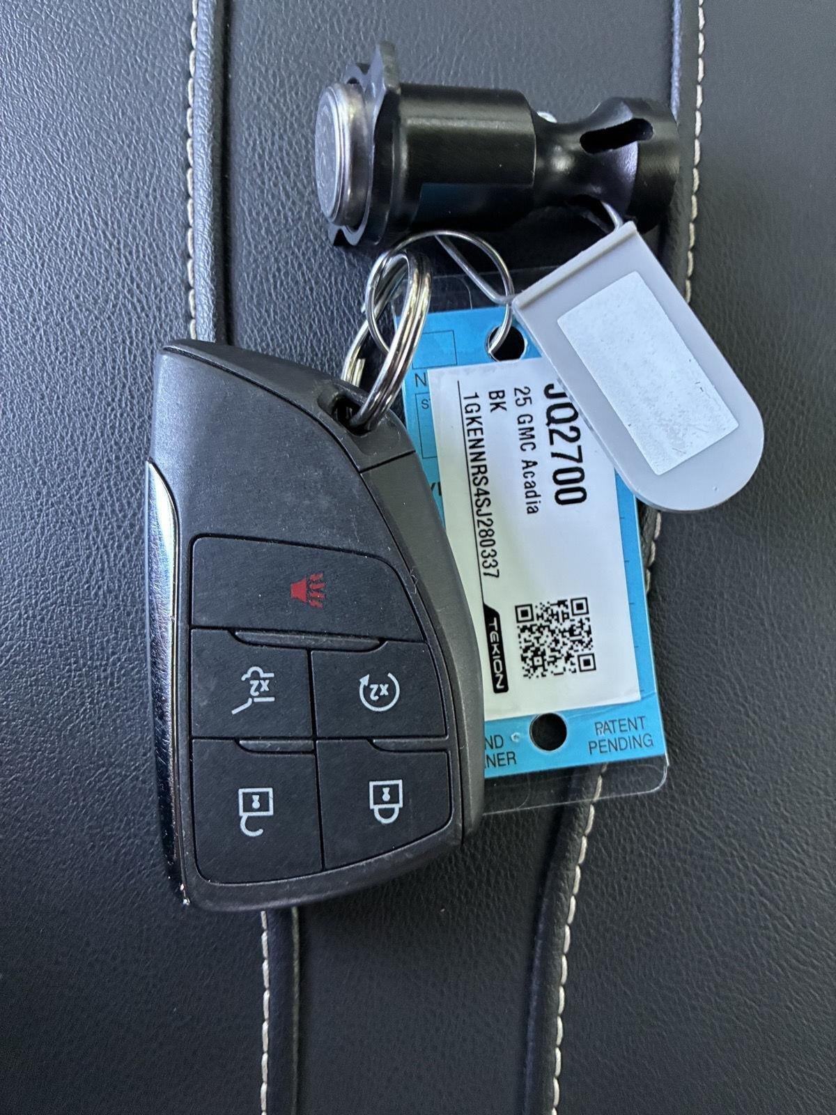 2025 GMC Acadia Elevation