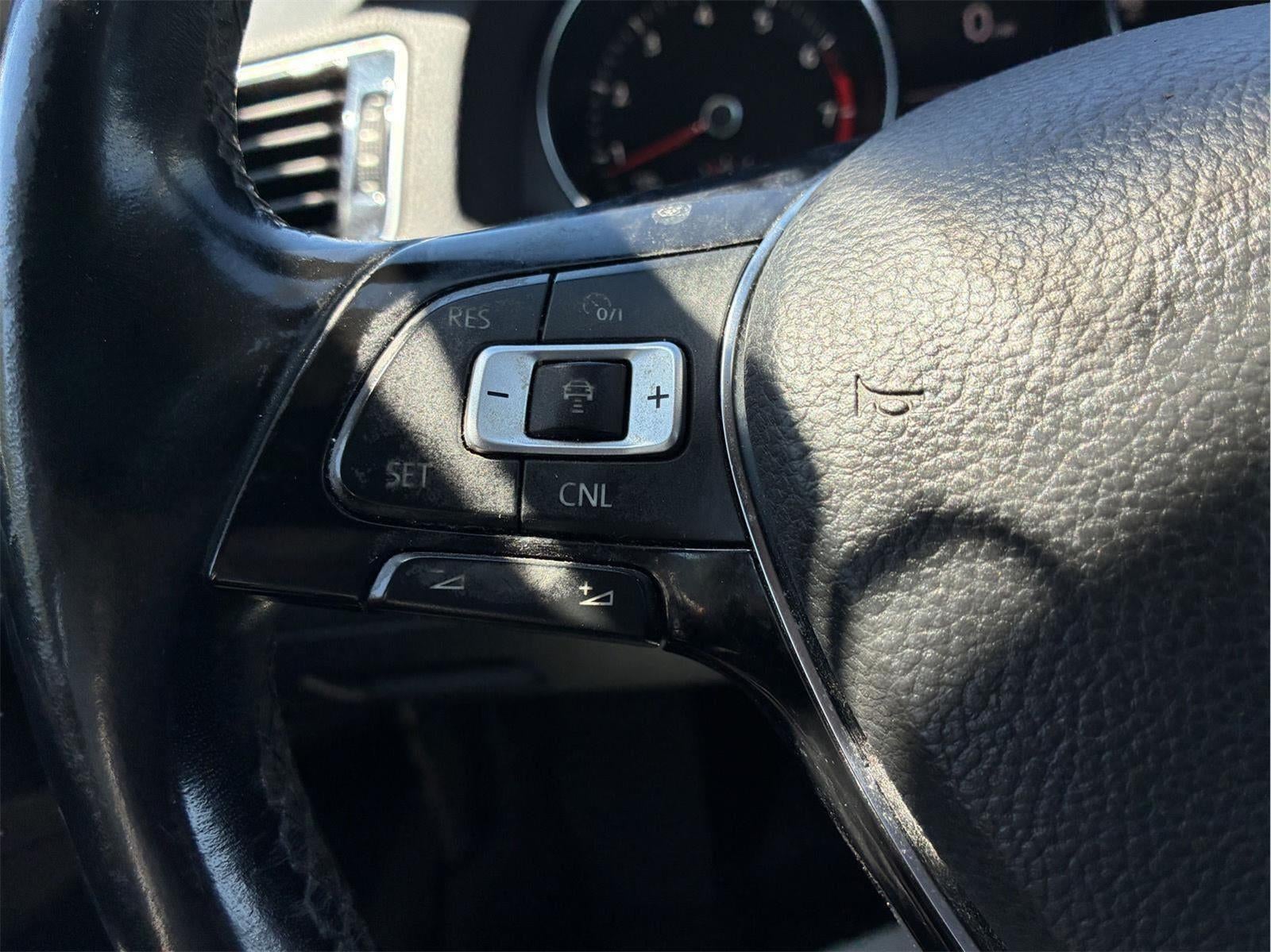 2016 Volkswagen Passat 1.8T SE w/Technology