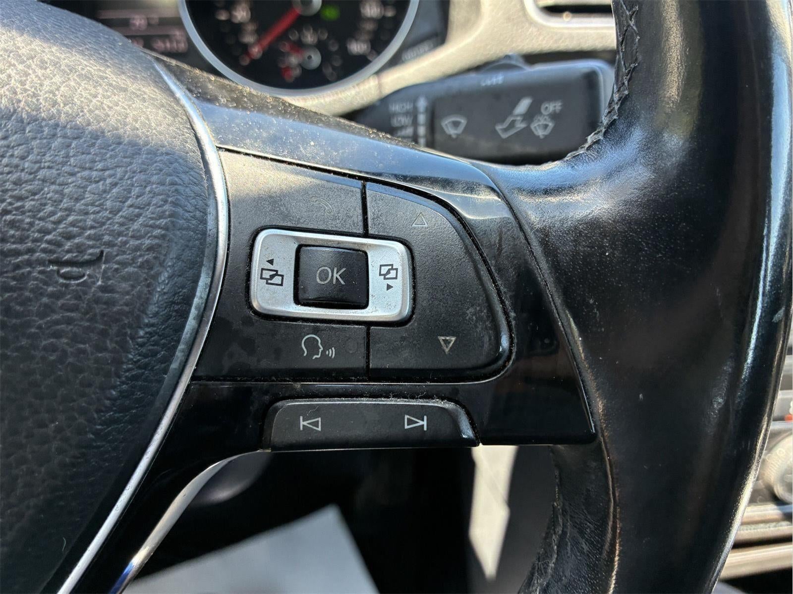 2016 Volkswagen Passat 1.8T SE w/Technology