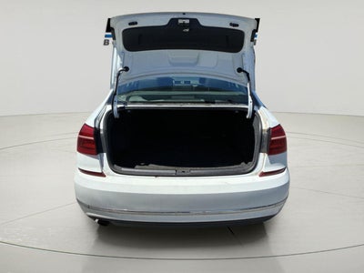 2016 Volkswagen Passat 1.8T SE w/Technology