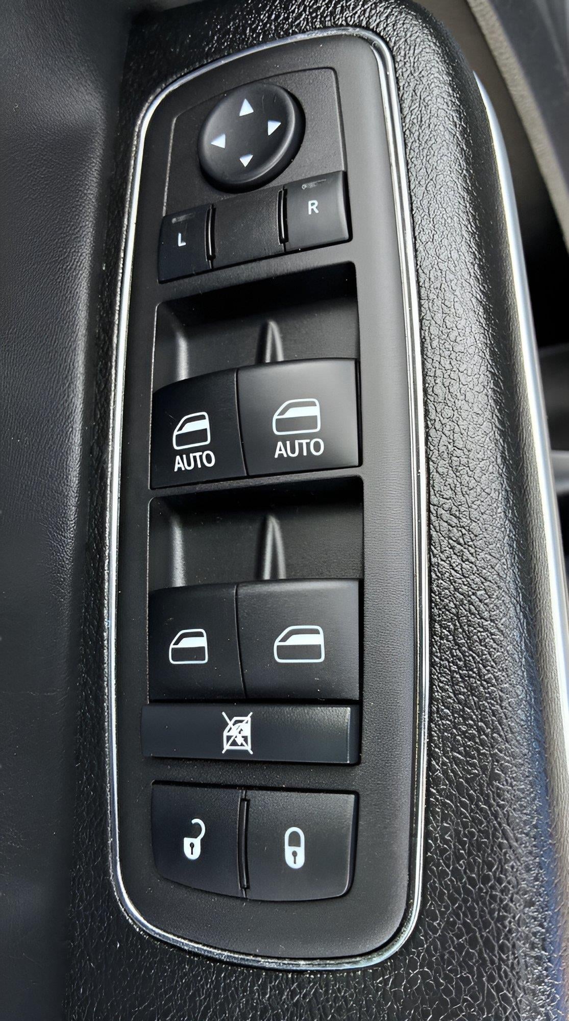 2023 Chrysler 300 Touring L