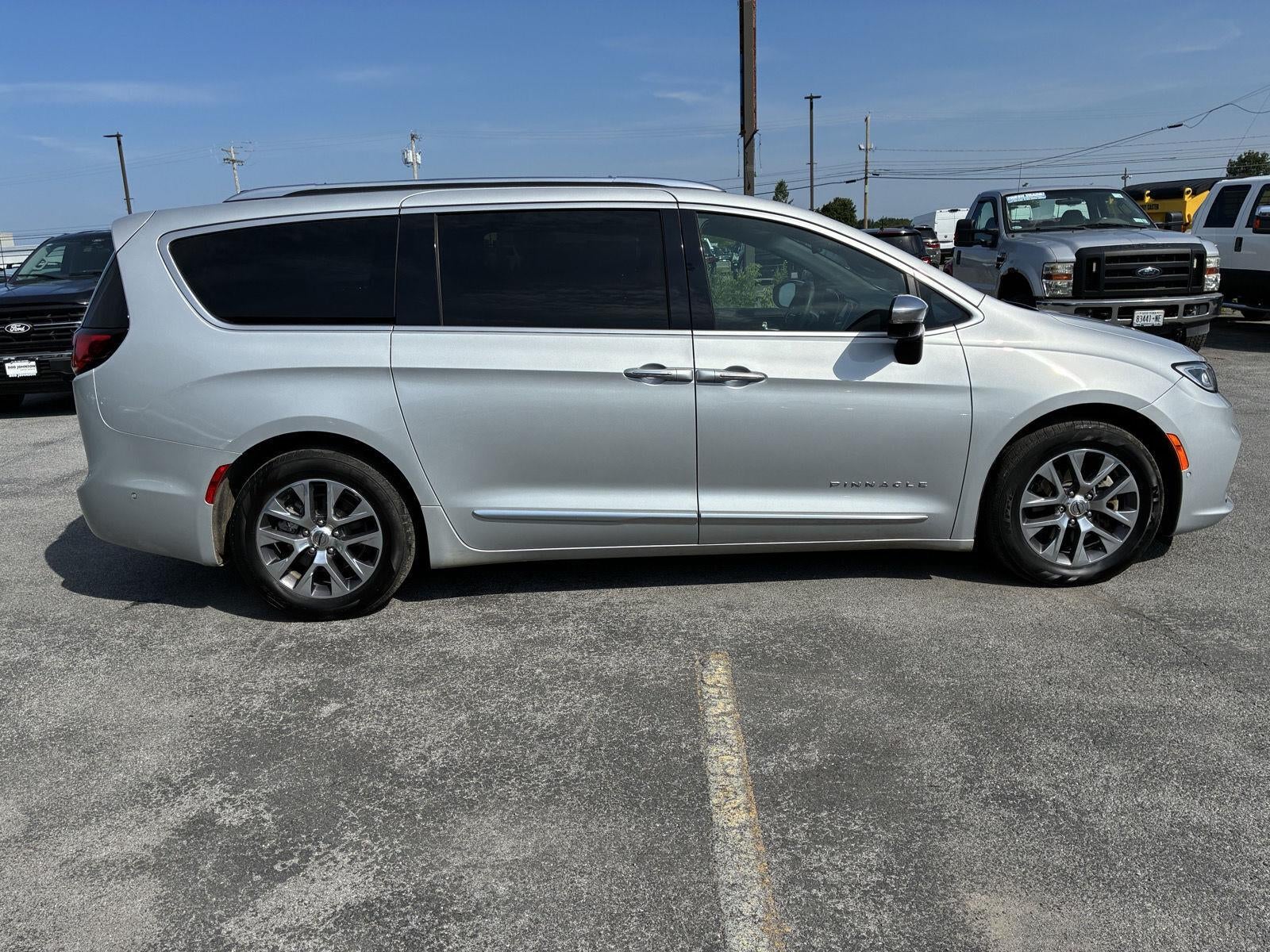 2023 Chrysler Pacifica Hybrid Pinnacle