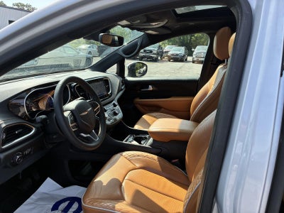 2023 Chrysler Pacifica Hybrid Pinnacle
