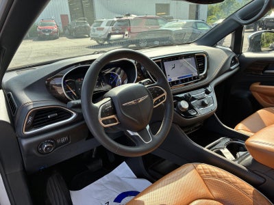2023 Chrysler Pacifica Hybrid Pinnacle