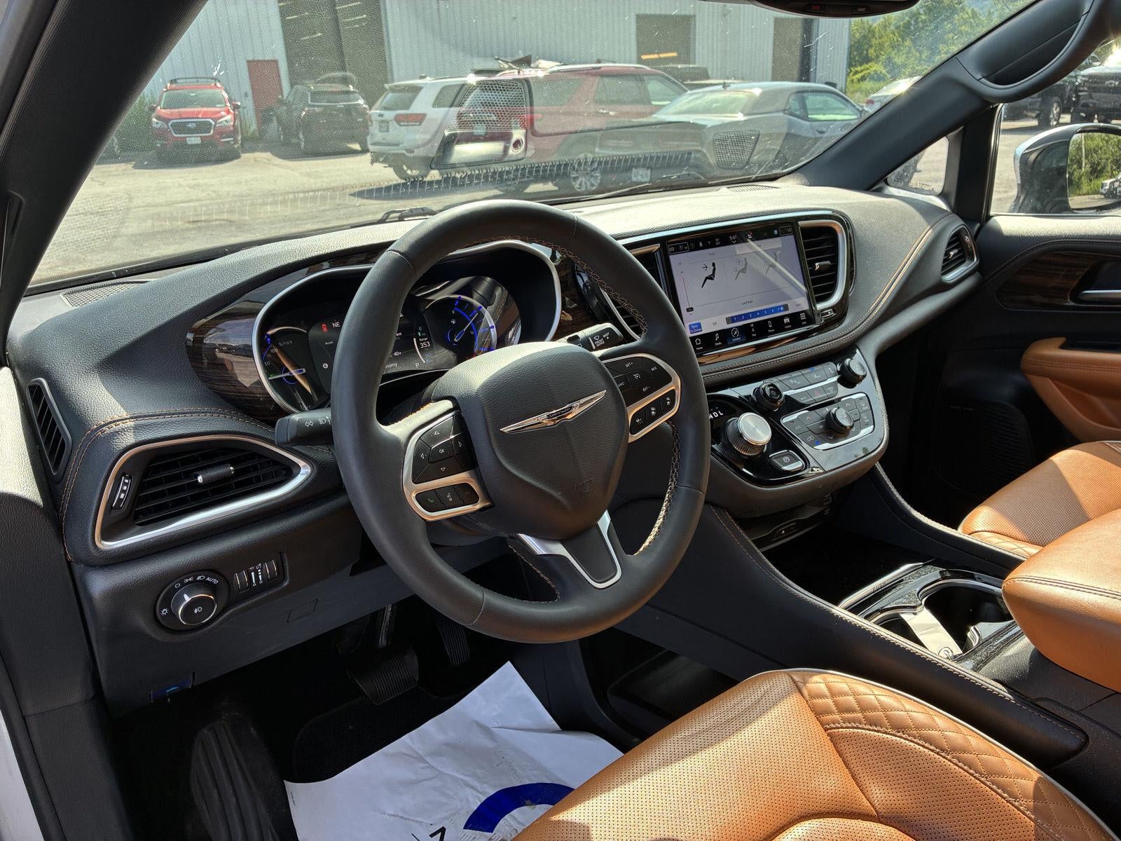 2023 Chrysler Pacifica Hybrid Pinnacle