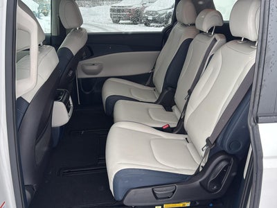 2025 Kia Carnival EX