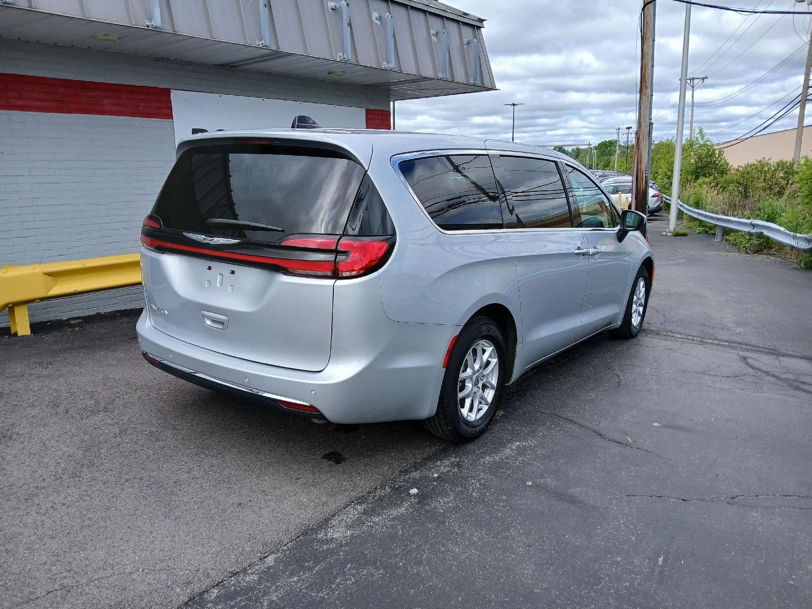 2023 Chrysler Pacifica Touring L
