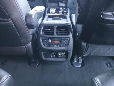 2022 Honda Pilot Touring w/Rear Captain's Chairs