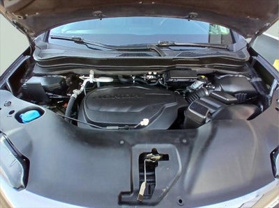2022 Honda Pilot Touring w/Rear Captain's Chairs