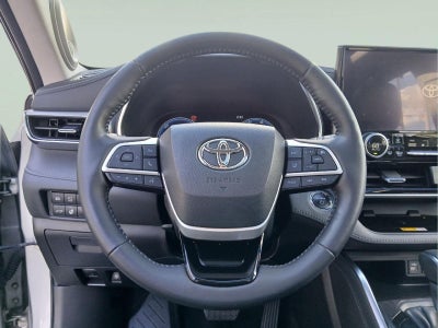 2023 Toyota Highlander Hybrid Platinum