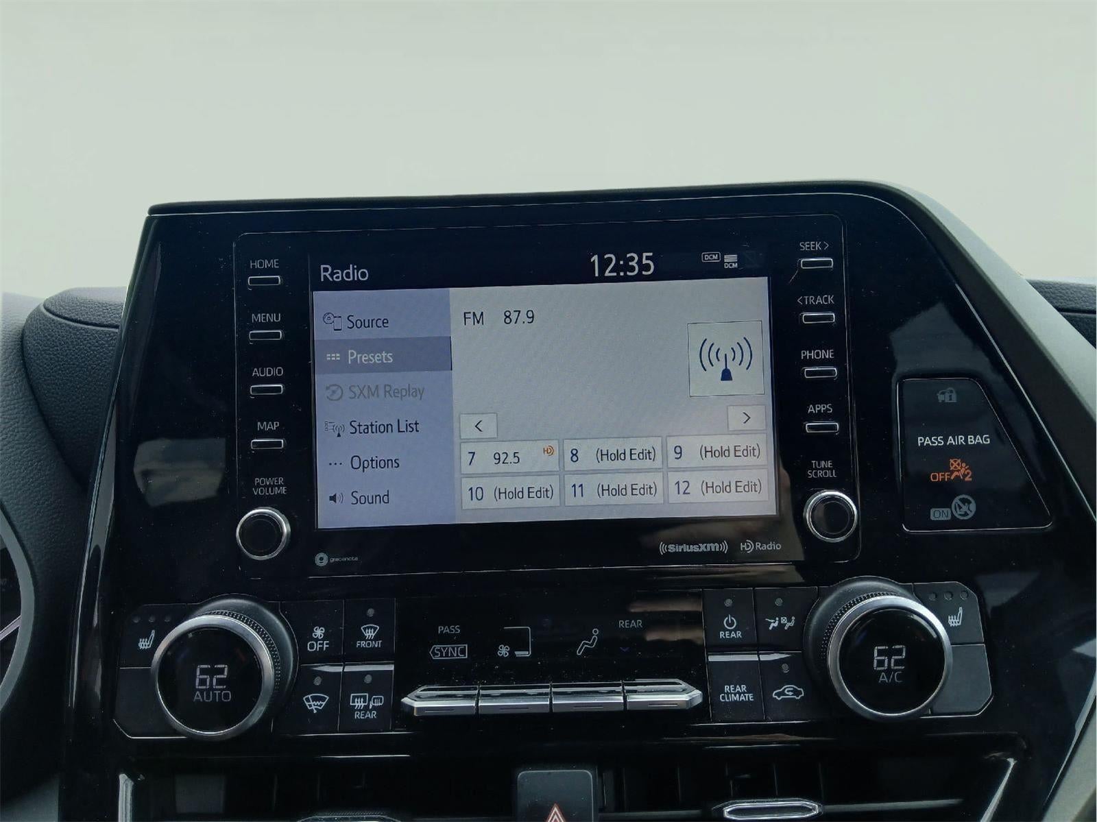 2022 Toyota HIGHLANDER XLE