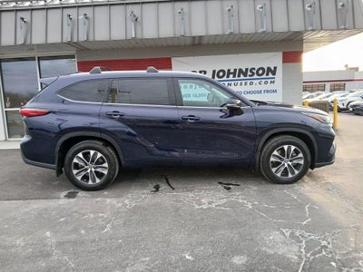 2022 Toyota HIGHLANDER XLE