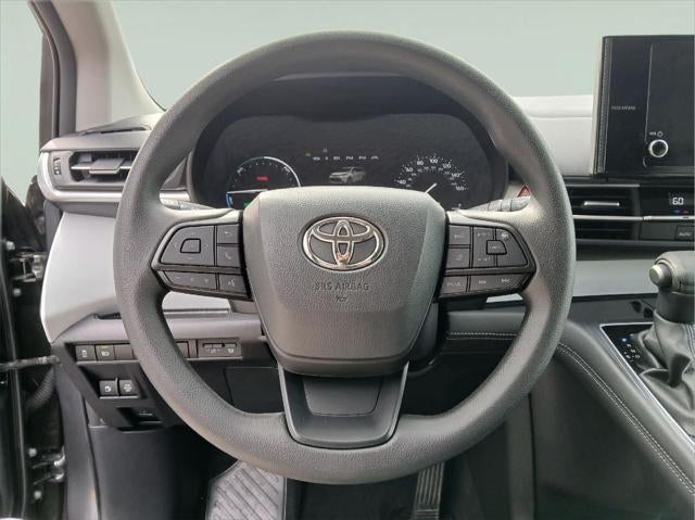 2025 Toyota Sienna LE 8-Passenger