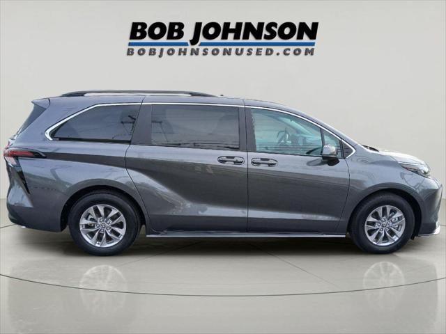 2025 Toyota Sienna LE 8-Passenger