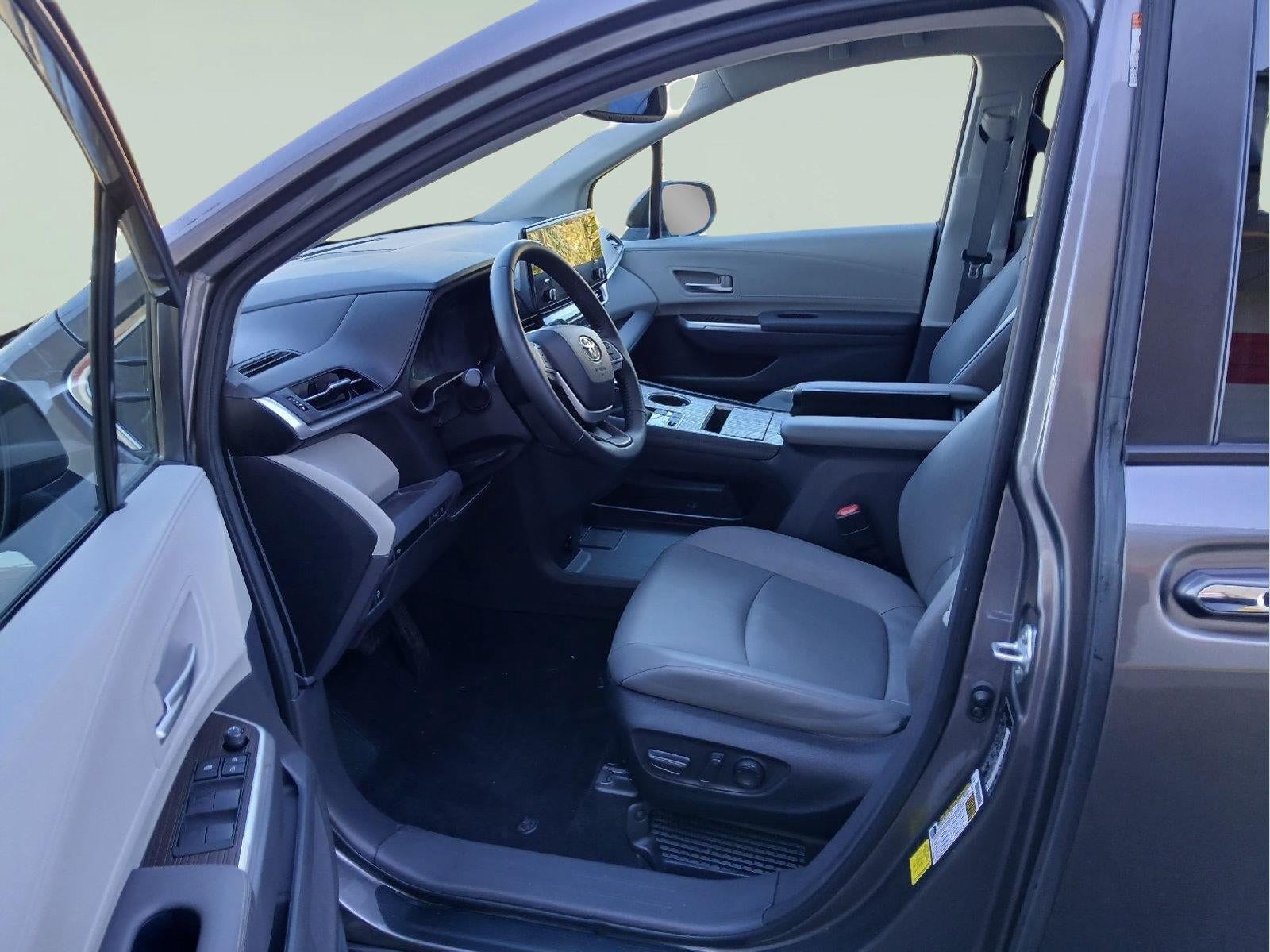 2023 Toyota Sienna XLE 8-Passenger