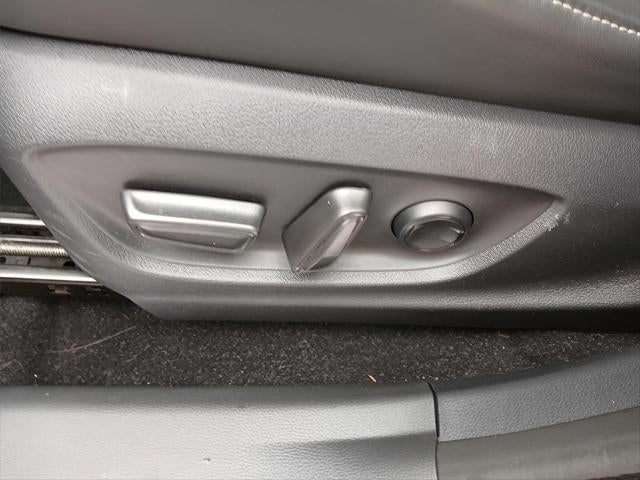 2025 Toyota CROWN SIGNIA XLE