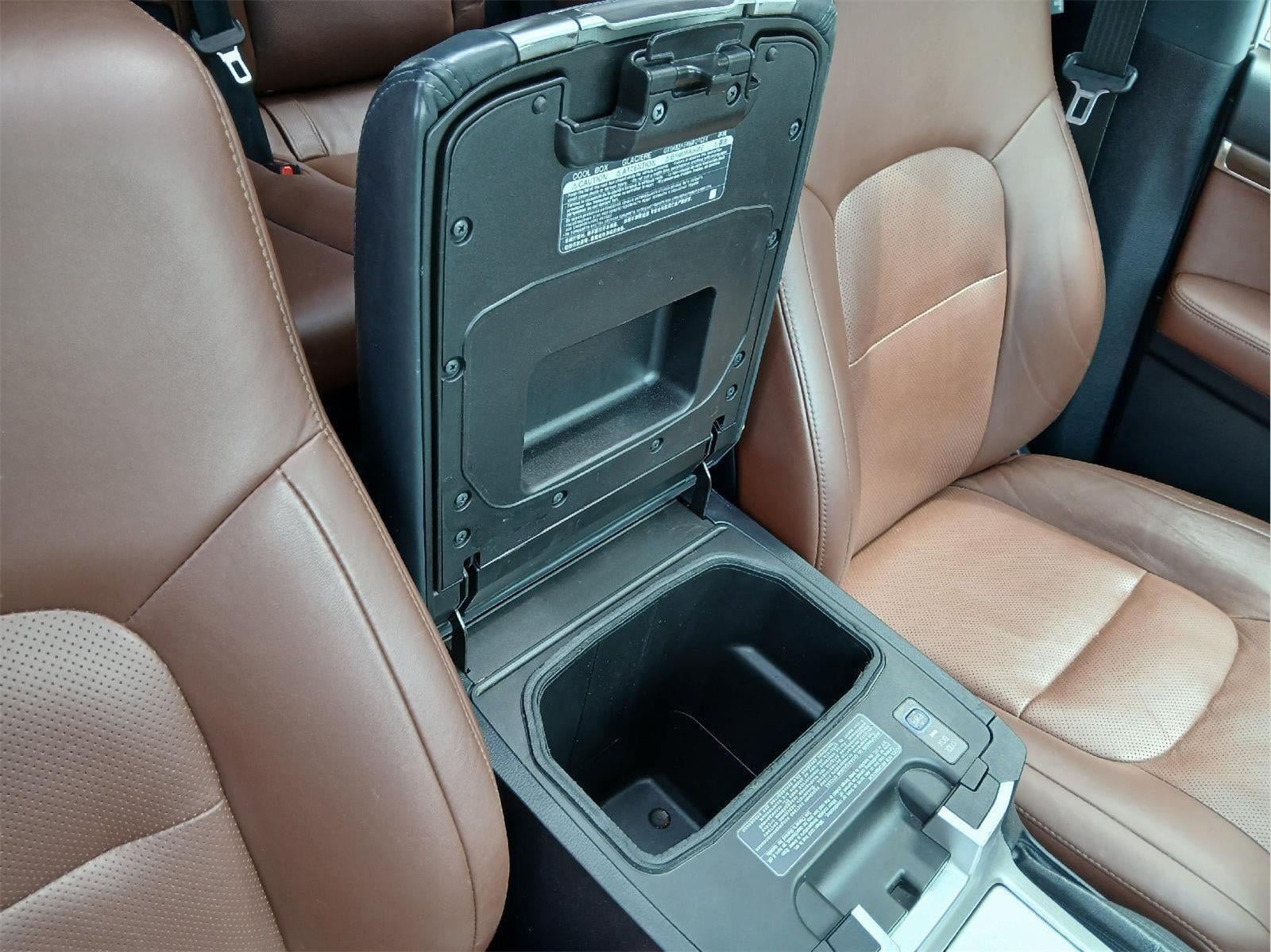 2016 Toyota Land Cruiser Base