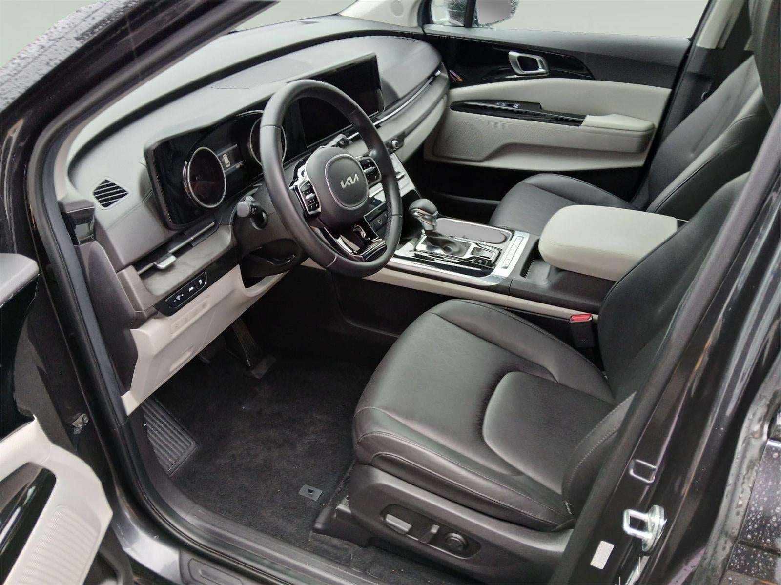 2023 Kia Carnival EX