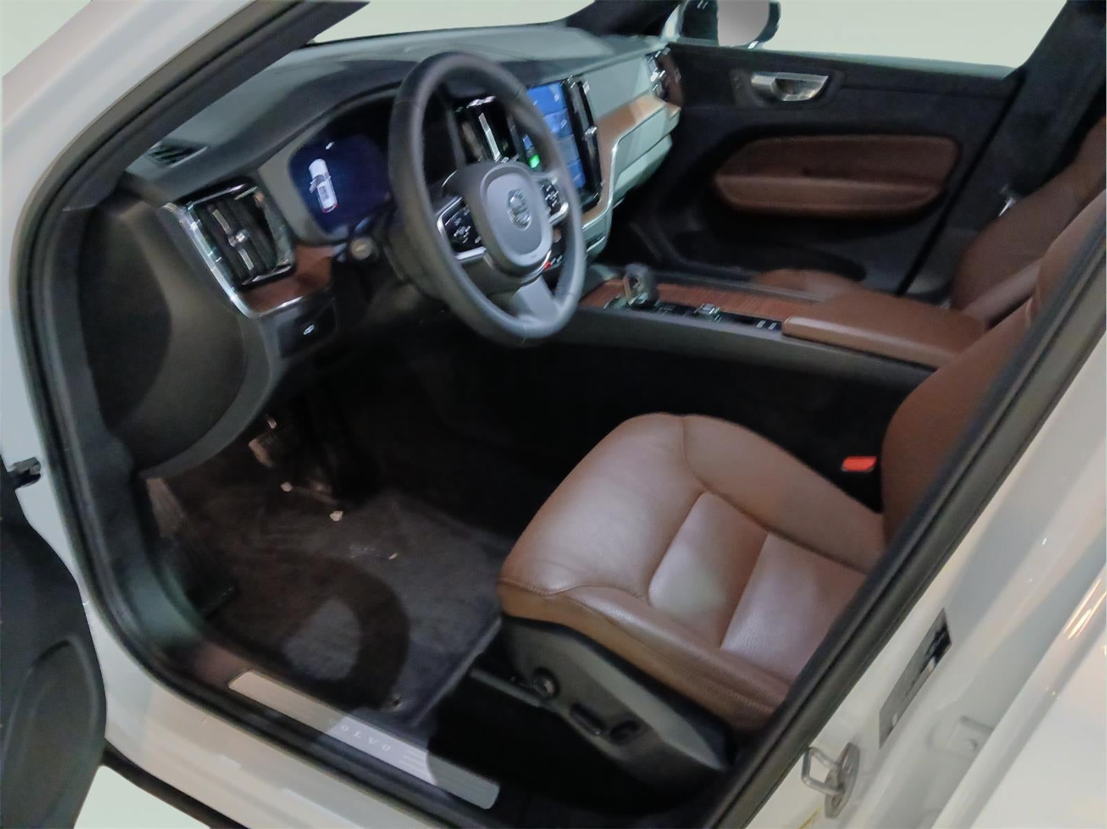 2023 Volvo XC60 Plus Dark Theme