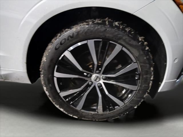 2023 Volvo XC60 Plus Dark Theme