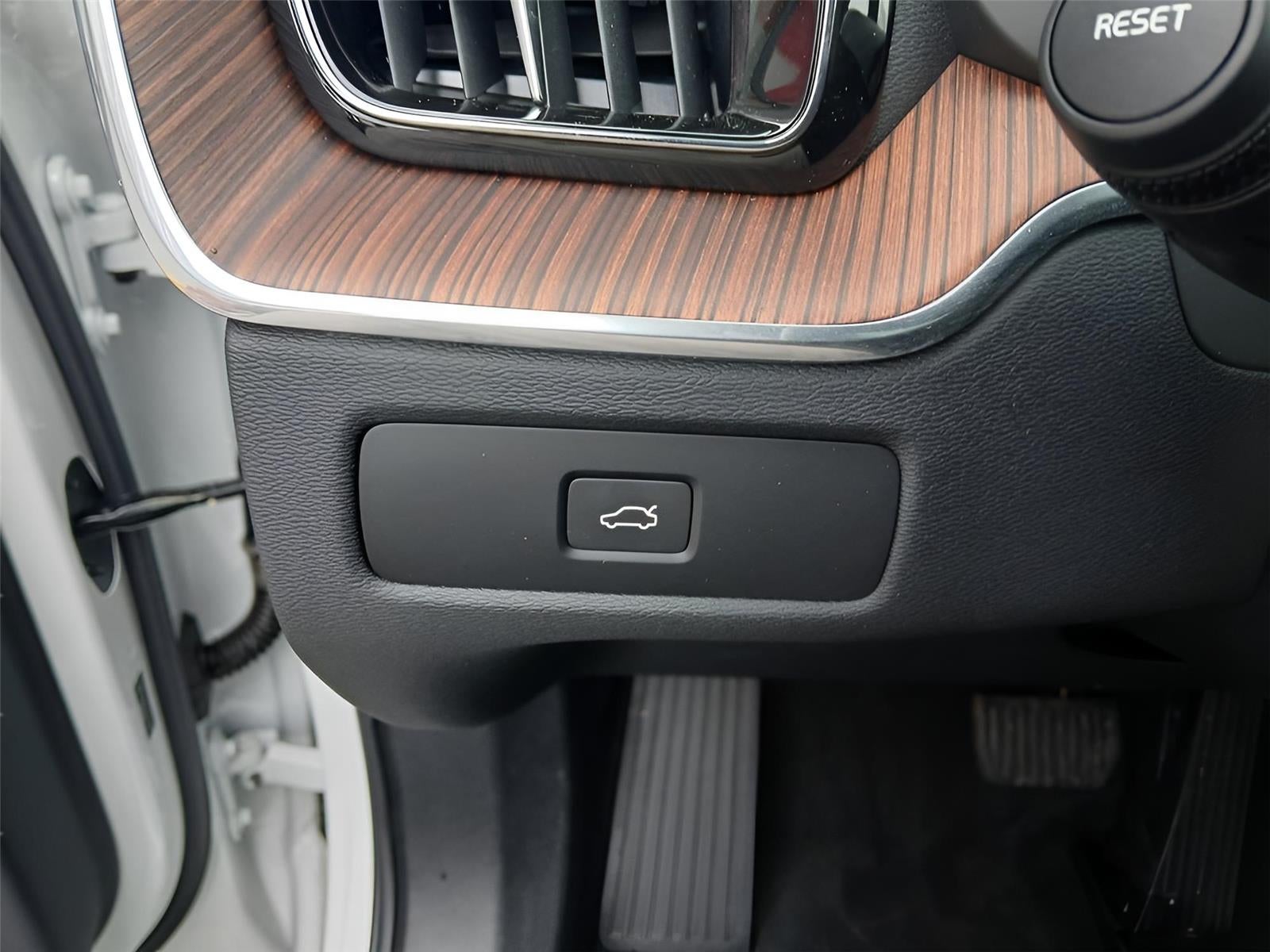 2025 Volvo XC60 Plus