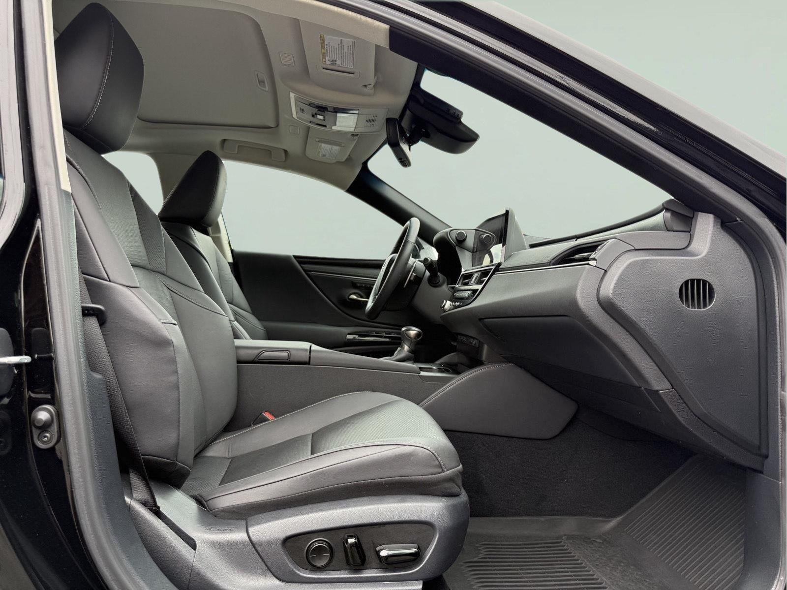 2024 Lexus ES 300h 