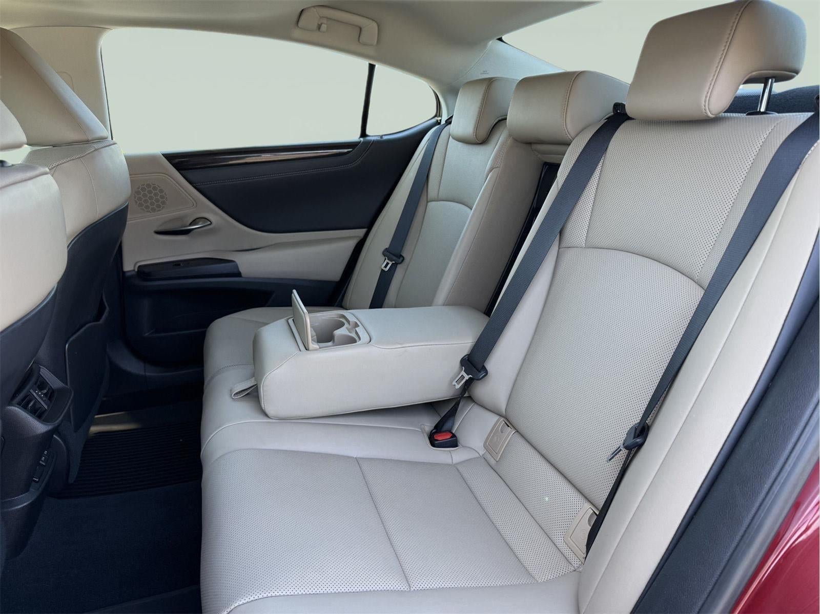 2021 Lexus ES 300h 